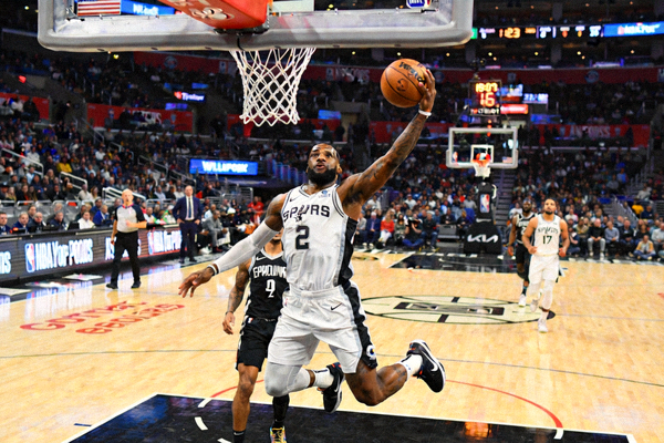 NBA季后赛第二场高清直播画面，球星关键投篮时刻