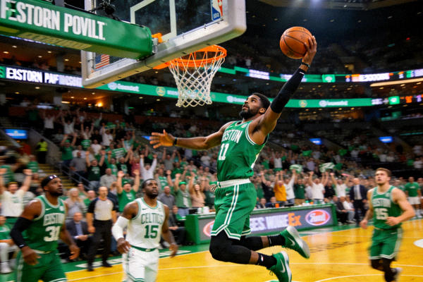 NBA季后赛东部决赛高清直播画面，凯尔特人队球员投篮得分瞬间